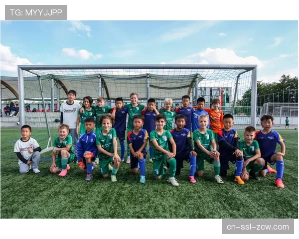 英超“足球梦想”项目走进社区，千名儿童参与免费培训